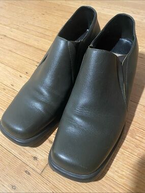 Vintage 90s Cleo Olive Green Leather Square Toe Loafer Heels